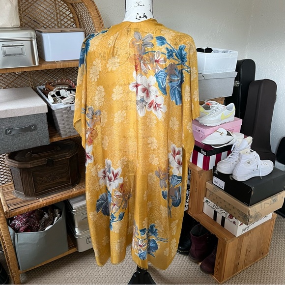 Beautiful Flowy Gold Blue Kimono by Woven Heart ONE SIZE - Picture 15 of 16